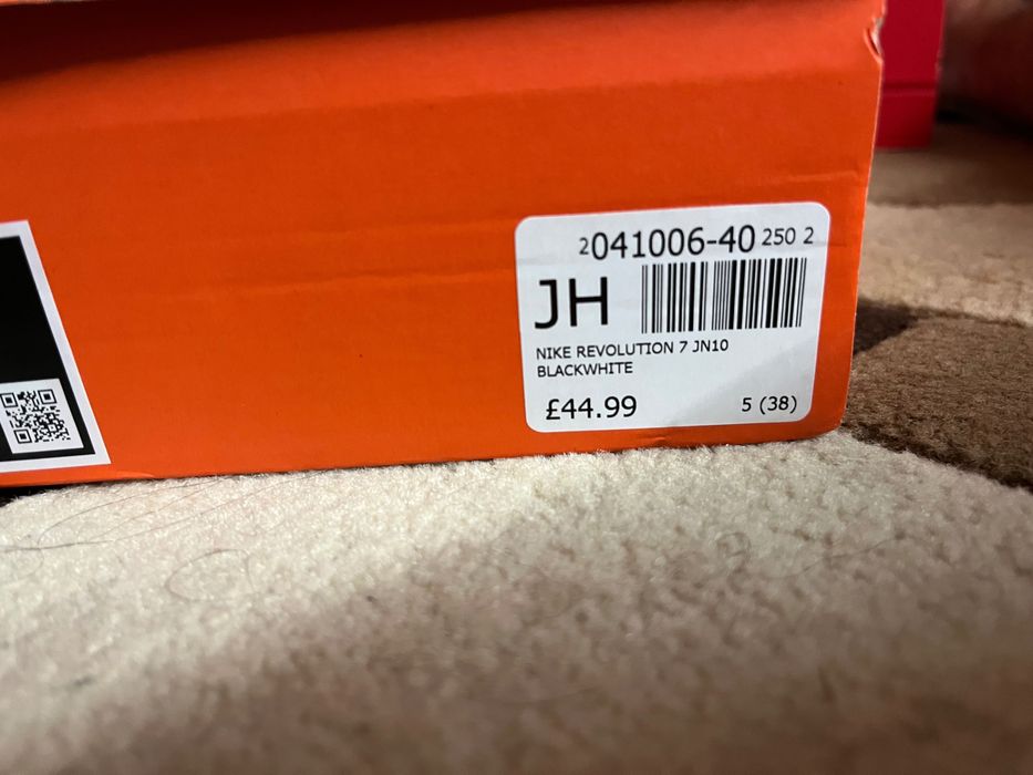Nike revolution 7 black white
