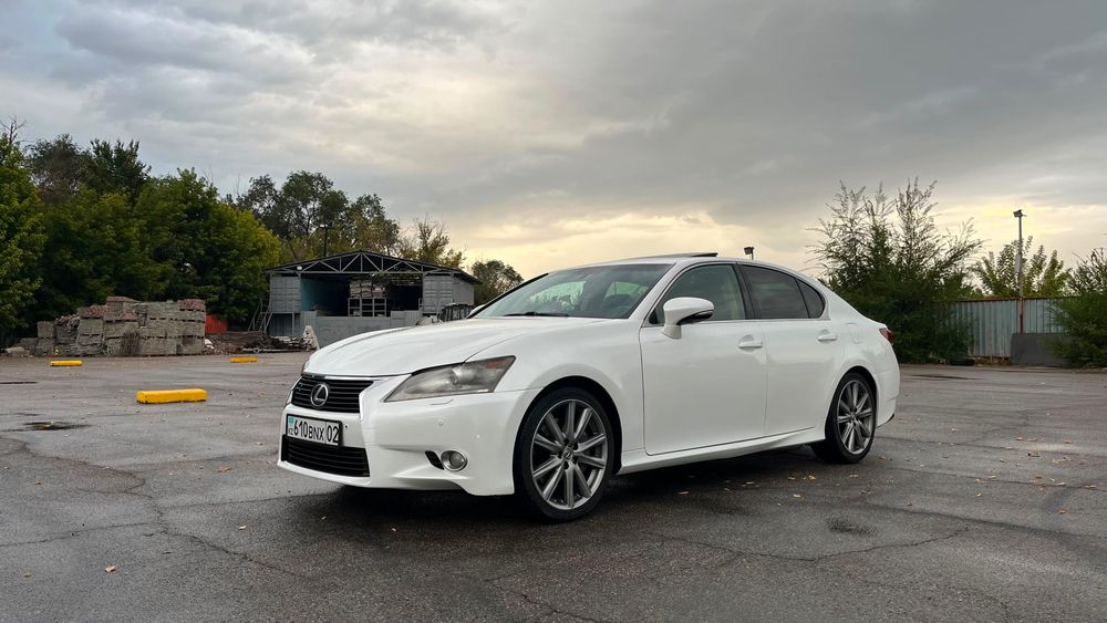 Автомобиль Lexus GS350