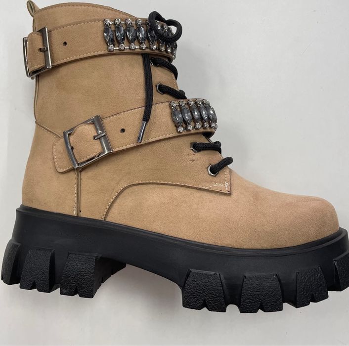 Разпродажба на боти и ботуши