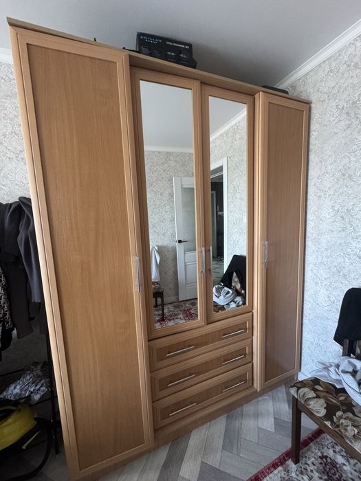 Продам хороший Шкаф