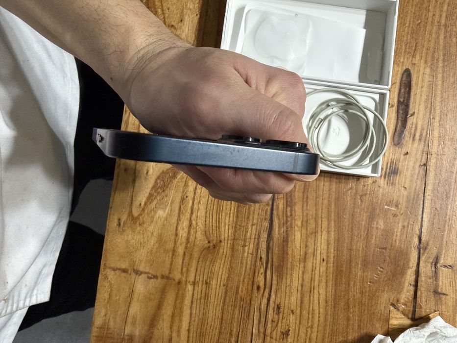 Продам iphone 13 128g