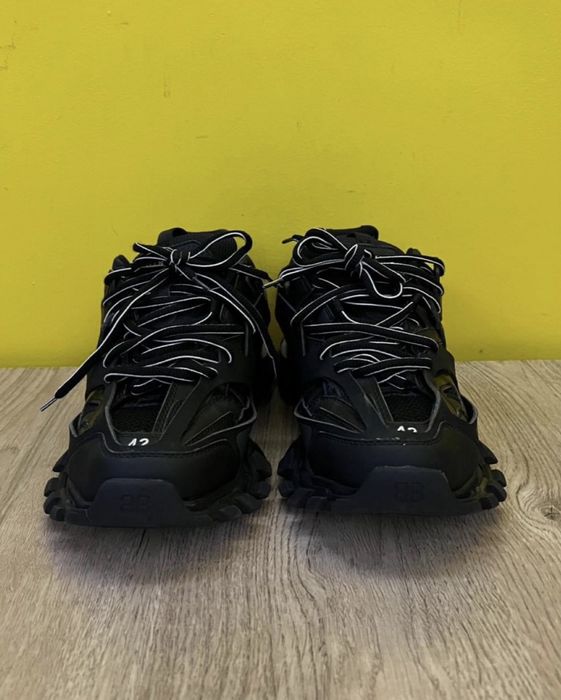 Balenciaga track led