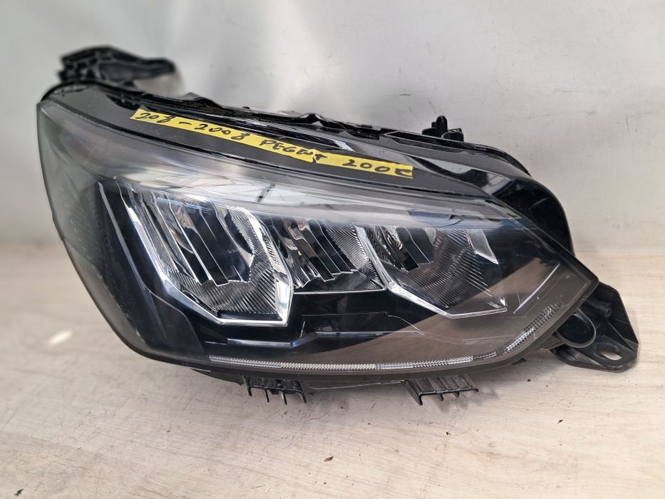 Фар Peugeot 208 Peugeot 2008 led 2022/2026г