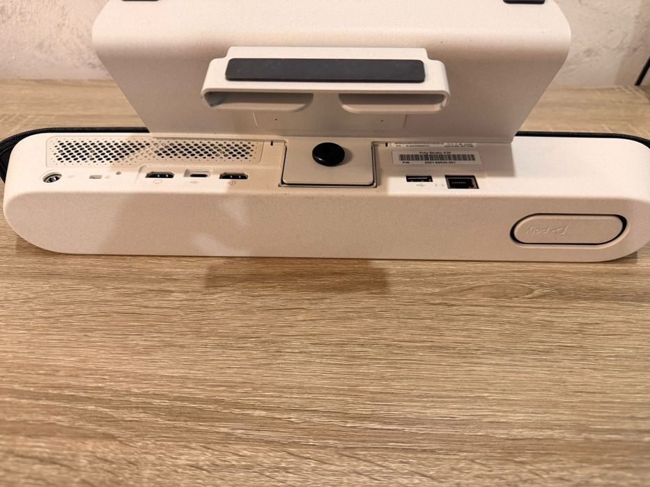 Sistem de conferințe video Poly Studio X30 4K UHD