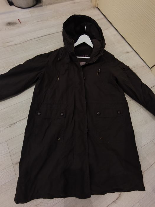 Дамско зимно дълго яке с качулка.