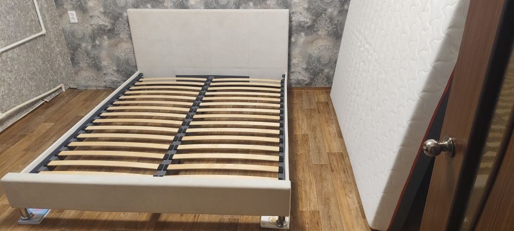 Двухспальная кровать