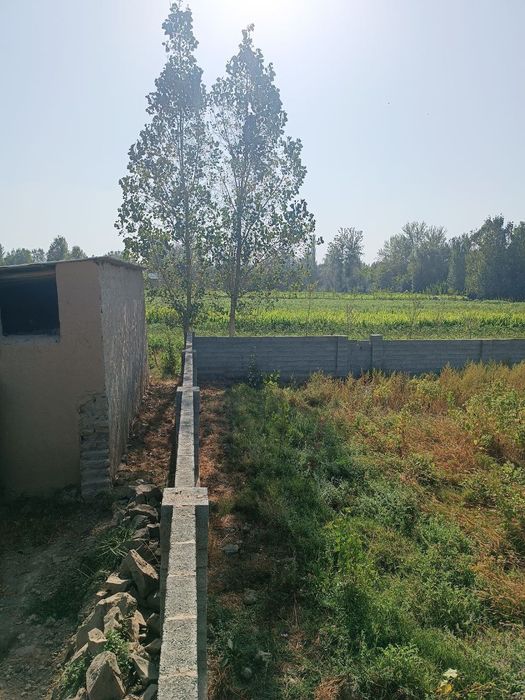 25 сутик участка,шлакоблок билан ураган,хужжатлари жойида.