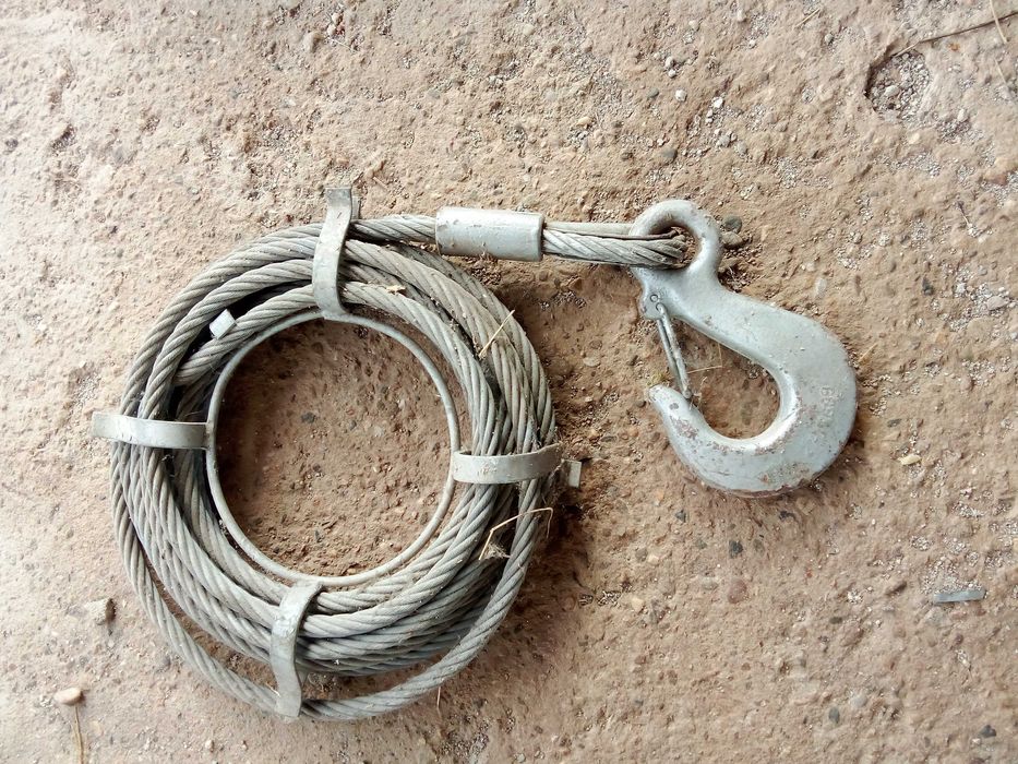 Стоманено въже с кука за кран.