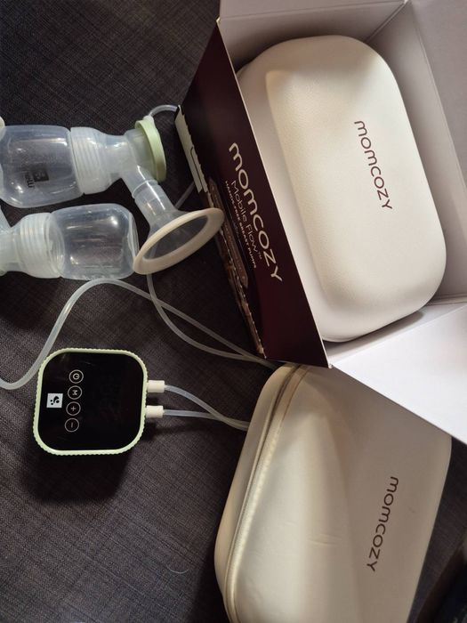 Помпа за кърма Momcozy M9 с още една помпа подарък към нея