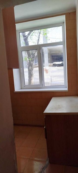 2-х комнатная квартира, в Миробадском районе, на первом этаже.