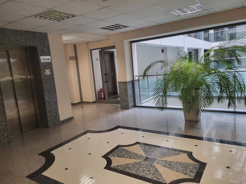 Продавам офис на топ локация в топ сграда