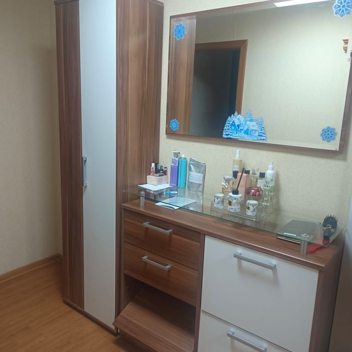 Продам прихожая в коридор