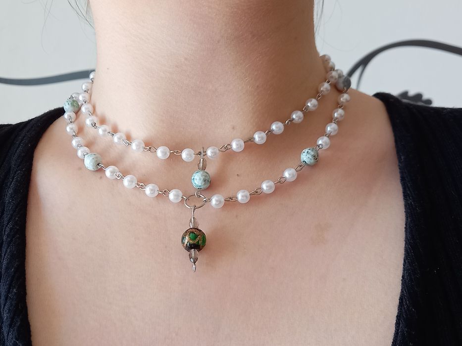 Lănțișor cu mărgele din perle și cristale din sticlă
