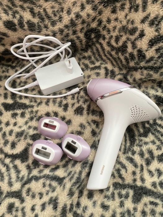 Фотоепилатор IPL Philips Lumea Seria 8000 BRI947/00
