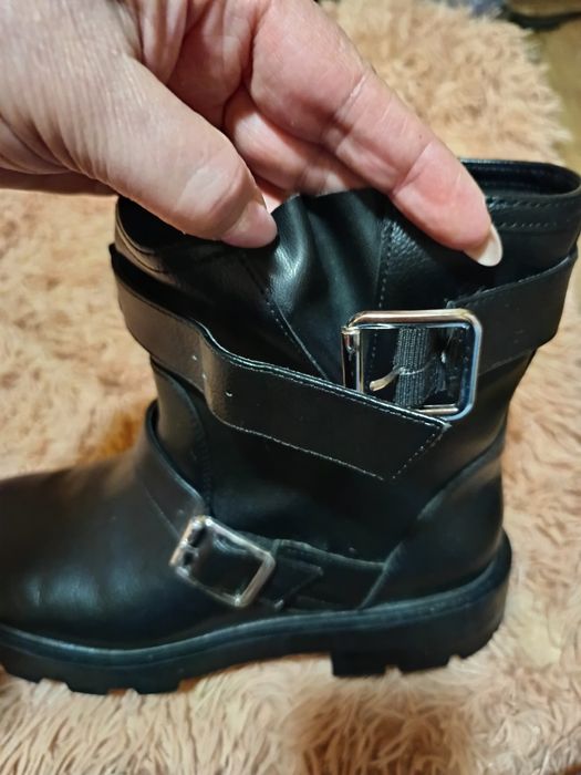 Дамски боти  на,H/M нови  41 номер но отговарят  на 40  номер