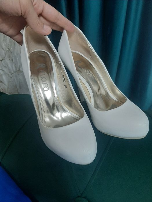 Туфли белая 38 размер