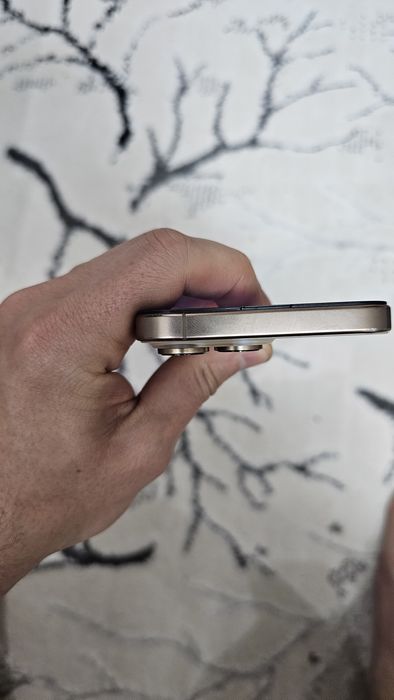 Arzonga original iPhone 16 pro Max sotiladi 512gblik yomkost 100