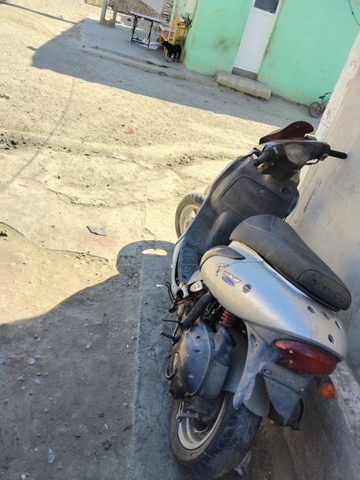 Vând scuter KYMCO de 50cc sau schimb cu alt scuter .