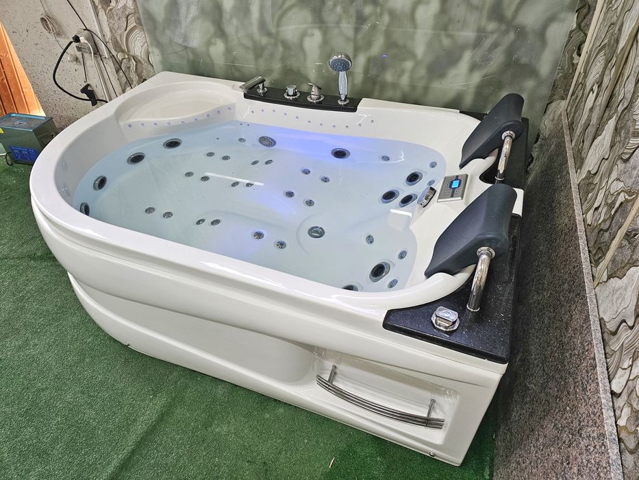 Джакузи за двама Хидромасажна Вана с Подгрев  1.80х1.20