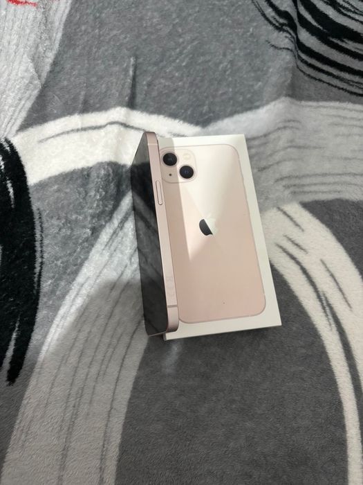 Vand Iphone  13 rose impecabil ca nou