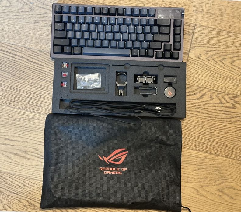 Tastatura Gaming Wireless mecanica ASUS ROG Azoth, Bluetooth, Layout US, negru