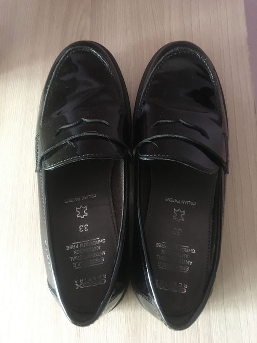 Продам туфли девичковые