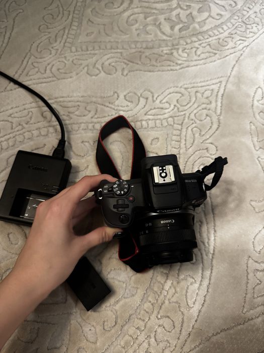 Vand Canon eos r100 NOU