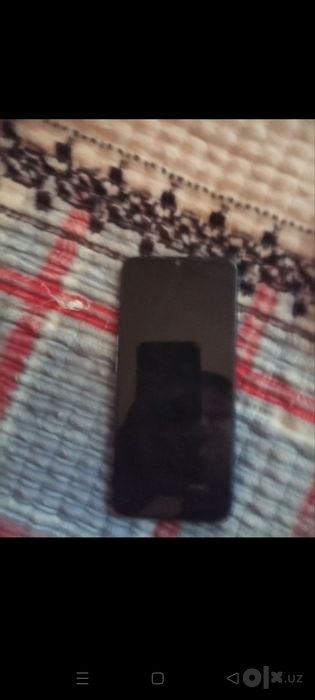 Telefon sotiladi oppo a 16 aybi yoq zor ishlidi karobkasi yoq  4 64gb