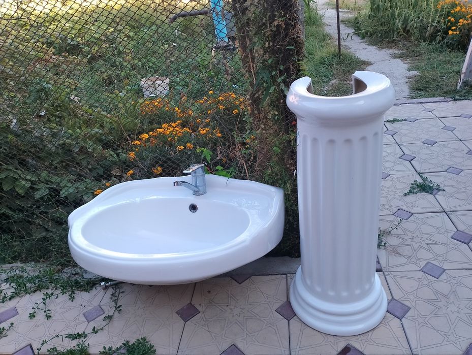 Раковина б/у с стойкой