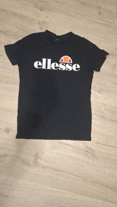 Продавам Ellesse тениска
