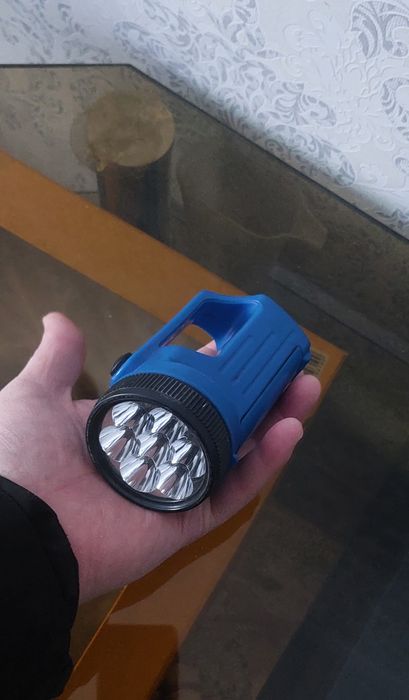 Фонарик яркий на батарейках