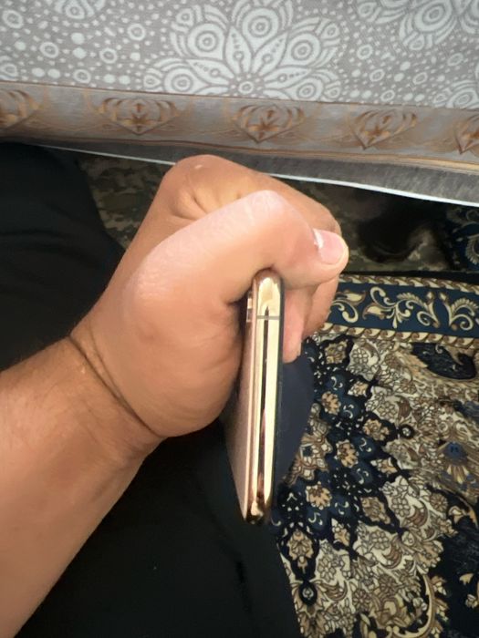 Iphone Xs face.