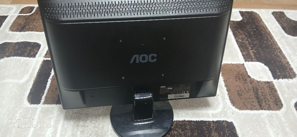 Монитор AOC   в рабочем состоянии