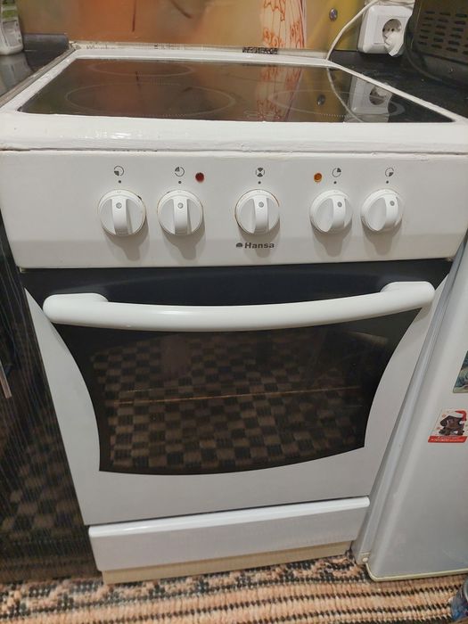 Продам плиту с духовкой ширина 49.5  длина 60, высота 85