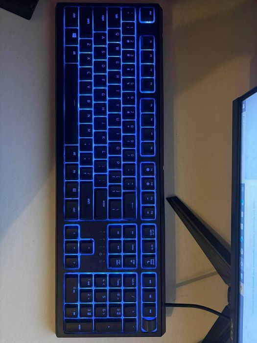 Компютър RTX2060 AMD ryzen 5 3600 +монитор 144hz клавиатура и мишка