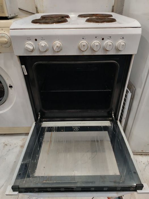 Электроплита Indesit в хорошем состоянии