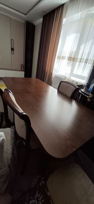 Продам стол гостиной со  стульями.