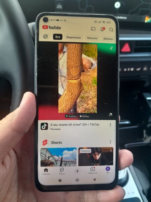 Продам телефон все работает.