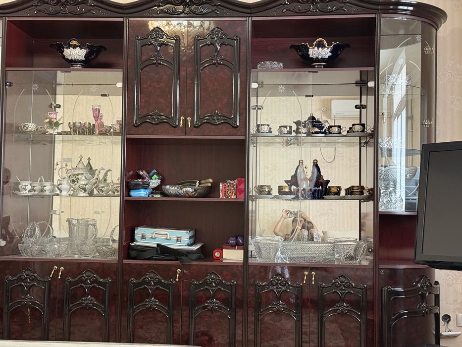 Сервант (ветрина)