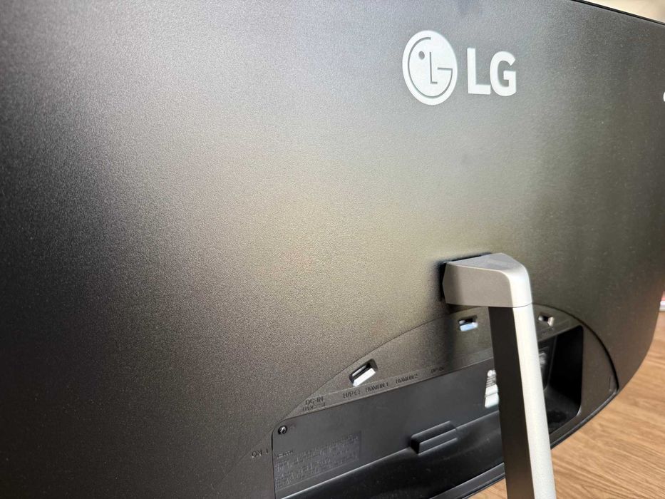 LG 34UC97C-B – 34” UltraWide извит монитор - Отлично състояние