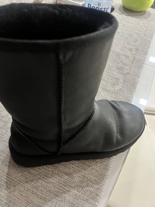 Ugg negre,piele,marimea 39
