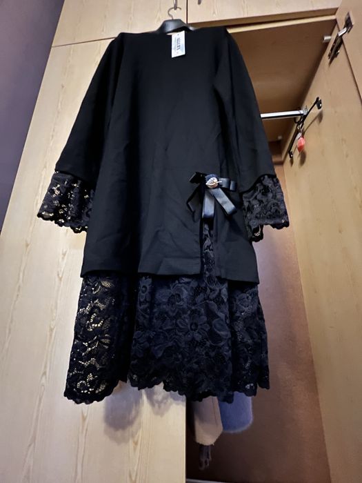 Рокля в черно с дантела