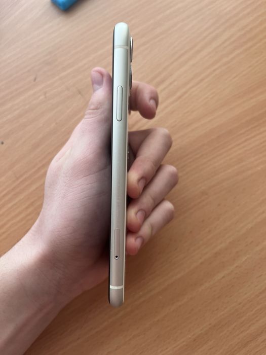 Продам два 11 айфона( цена стоит за оба)