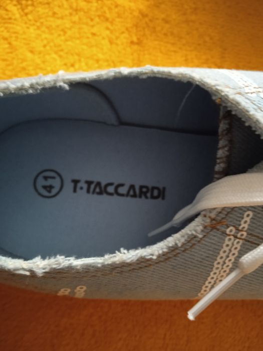 Продам кеды новые 40 размер