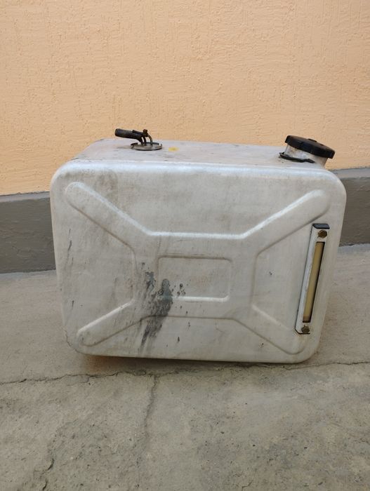Топливный бак для фуры