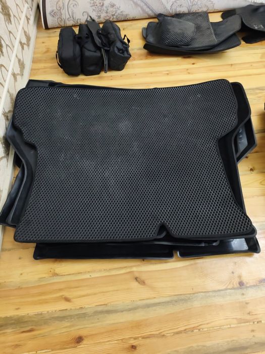 Полик для багажа Кобальта в отличном состоянии