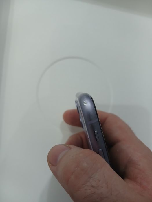 iPhone 11 mov 64 GB