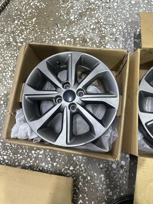 Хром диски р15 три штуки очень хорошие четвертый чуть сломанный