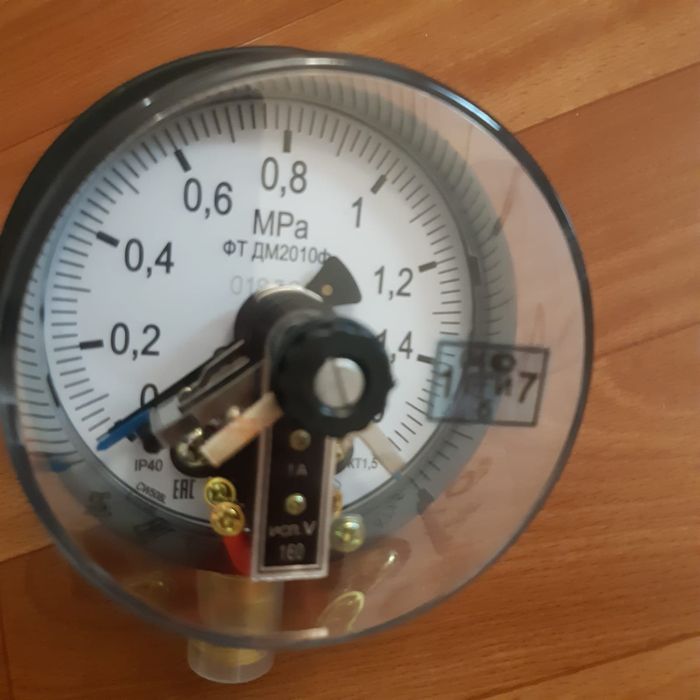 Продам манометр новый