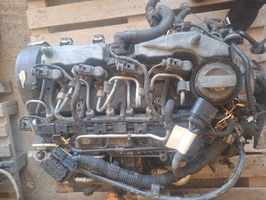 Vând motor golf 6 1.6 D 2010 105 Avem TOATĂ GAMA VOLSKWAGEN: golf 5 golf 6 b5 b6 b7 Touareg Touran passat cc crafter toate codurile motor